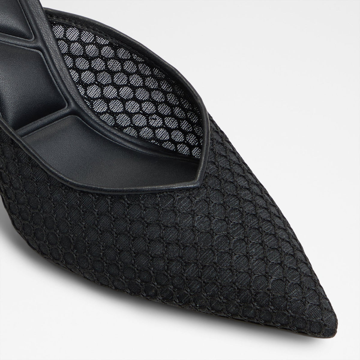 Gamilia - Black - image 4